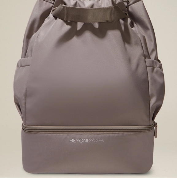NEW Beyond Yoga Convertible Tote Backpack Gym Bag in Birch Grey - Picture 4 of 5